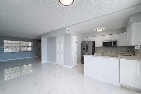 Condominio en venta en Deerfield Beach, Florida, 2 dormitorios, 100.33 m2 № 2010062 - foto 4