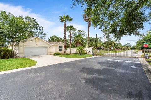 House in Palm Coast, Florida 2 bedrooms, 154.87 sq.m. № 1780761 - photo 2