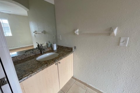 Townhouse in Miami, Florida 2 bedrooms, 104.98 sq.m. № 1972877 - photo 8