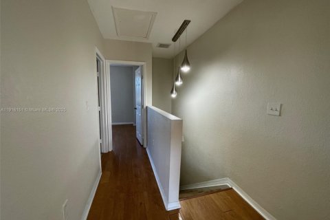 Townhouse in Miami, Florida 2 bedrooms, 104.98 sq.m. № 1972877 - photo 15