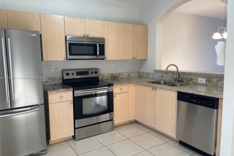 Townhouse in Miami, Florida 2 bedrooms, 104.98 sq.m. № 1972877 - photo 3