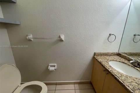 Townhouse in Miami, Florida 2 bedrooms, 104.98 sq.m. № 1972877 - photo 14