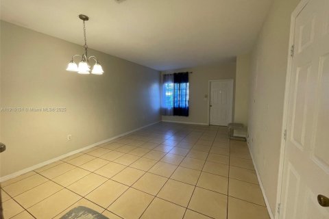 Townhouse in Miami, Florida 2 bedrooms, 104.98 sq.m. № 1972877 - photo 5