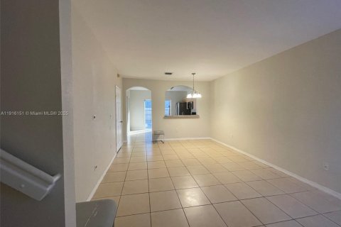 Townhouse in Miami, Florida 2 bedrooms, 104.98 sq.m. № 1972877 - photo 4