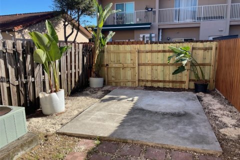 Townhouse in Miami, Florida 2 bedrooms, 104.98 sq.m. № 1972877 - photo 12