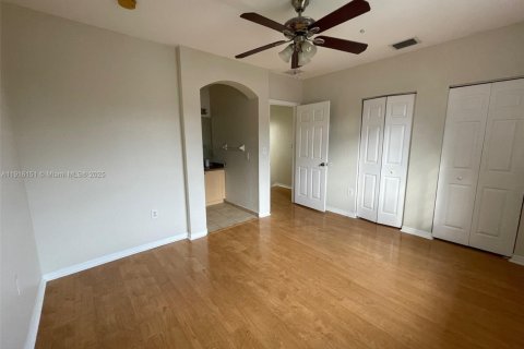 Townhouse in Miami, Florida 2 bedrooms, 104.98 sq.m. № 1972877 - photo 6