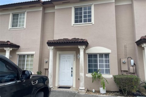 Townhouse in Miami, Florida 2 bedrooms, 104.98 sq.m. № 1972877