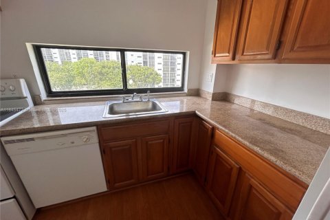 Condo in Sunny Isles Beach, Florida, 1 bedroom  № 1844178 - photo 20