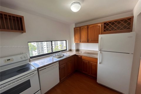 Condo in Sunny Isles Beach, Florida, 1 bedroom  № 1844178 - photo 19