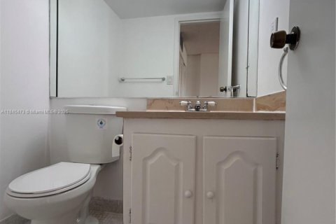 Condo in Sunny Isles Beach, Florida, 1 bedroom  № 1844178 - photo 24