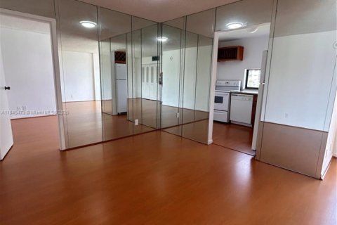 Condo in Sunny Isles Beach, Florida, 1 bedroom  № 1844178 - photo 25
