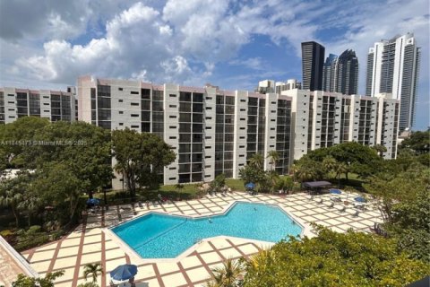 Condo in Sunny Isles Beach, Florida, 1 bedroom  № 1844178 - photo 18
