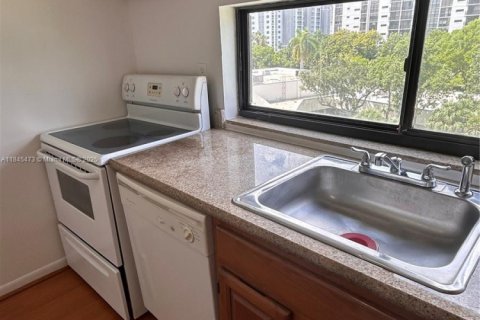 Condo in Sunny Isles Beach, Florida, 1 bedroom  № 1844178 - photo 22