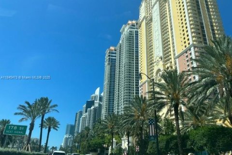 Condo in Sunny Isles Beach, Florida, 1 bedroom  № 1844178 - photo 2