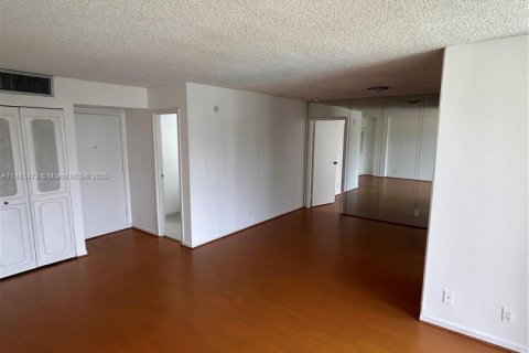 Condo in Sunny Isles Beach, Florida, 1 bedroom  № 1844178 - photo 27