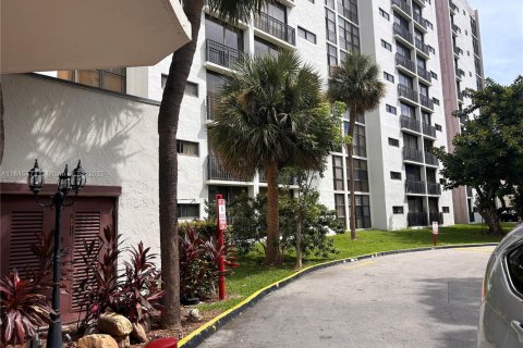 Condo in Sunny Isles Beach, Florida, 1 bedroom  № 1844178 - photo 13