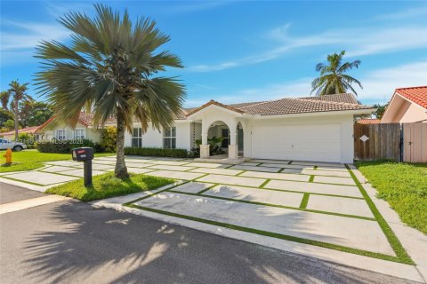 House in Miami, Florida 4 bedrooms, 196.4 sq.m. № 2009353