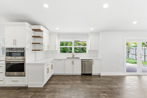 House in Miami, Florida 4 bedrooms, 196.4 sq.m. № 2009353 - photo 16