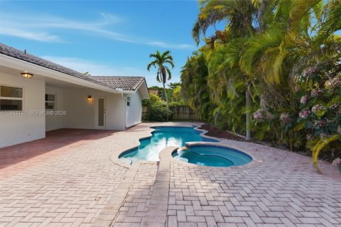 House in Miami, Florida 4 bedrooms, 196.4 sq.m. № 2009353 - photo 3