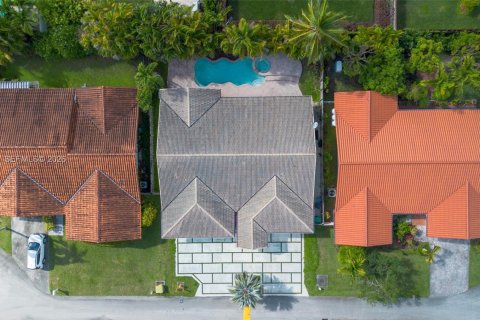 House in Miami, Florida 4 bedrooms, 196.4 sq.m. № 2009353 - photo 5