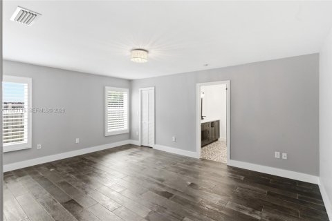 House in Miami, Florida 4 bedrooms, 196.4 sq.m. № 2009353 - photo 20