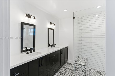 House in Miami, Florida 4 bedrooms, 196.4 sq.m. № 2009353 - photo 24
