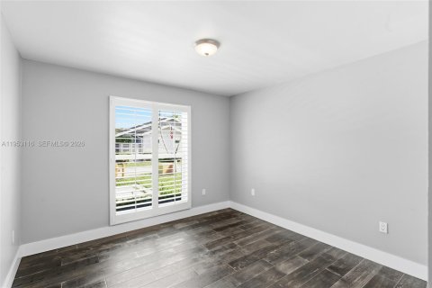 House in Miami, Florida 4 bedrooms, 196.4 sq.m. № 2009353 - photo 29