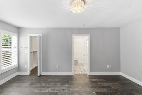 House in Miami, Florida 4 bedrooms, 196.4 sq.m. № 2009353 - photo 22