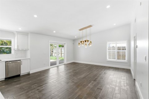 House in Miami, Florida 4 bedrooms, 196.4 sq.m. № 2009353 - photo 18