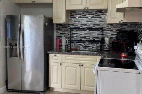 Casa en venta en North Lauderdale, Florida, 2 dormitorios, 74.32 m2 № 1941821 - foto 9