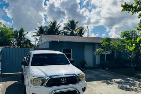 Casa en venta en North Lauderdale, Florida, 2 dormitorios, 74.32 m2 № 1941821 - foto 4