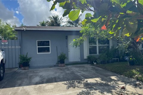 Casa en venta en North Lauderdale, Florida, 2 dormitorios, 74.32 m2 № 1941821 - foto 3