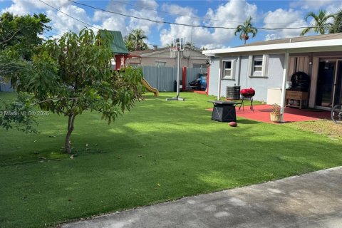 Casa en venta en North Lauderdale, Florida, 2 dormitorios, 74.32 m2 № 1941821 - foto 5