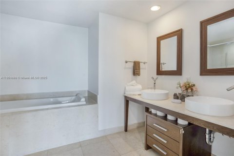 Condominio en venta en Miami, Florida, 2 dormitorios, 125.14 m2 № 1890126 - foto 13