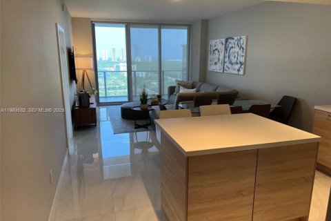 Condo in North Miami Beach, Florida, 2 bedrooms № 2152692 - photo 7