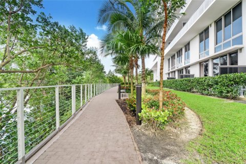 Condo in North Miami Beach, Florida, 2 bedrooms № 2152692 - photo 23
