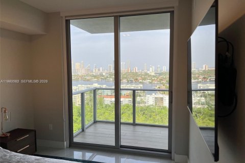 Condo in North Miami Beach, Florida, 2 bedrooms № 2152692 - photo 12