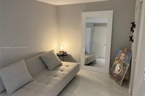 Condo in North Miami Beach, Florida, 2 bedrooms № 2152692 - photo 18