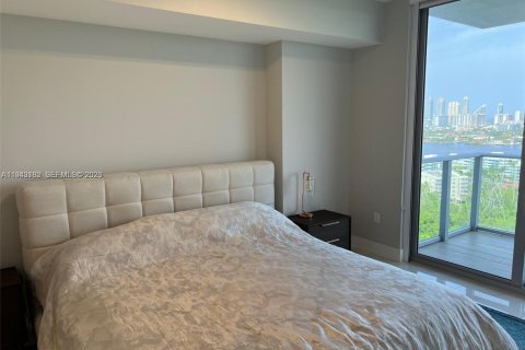 Condo in North Miami Beach, Florida, 2 bedrooms № 2152692 - photo 11