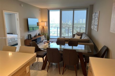 Condo in North Miami Beach, Florida, 2 bedrooms № 2152692 - photo 9