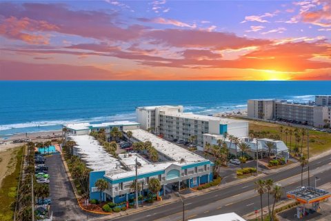 Condo in Daytona Beach, Florida, 1 bedroom № 2213638