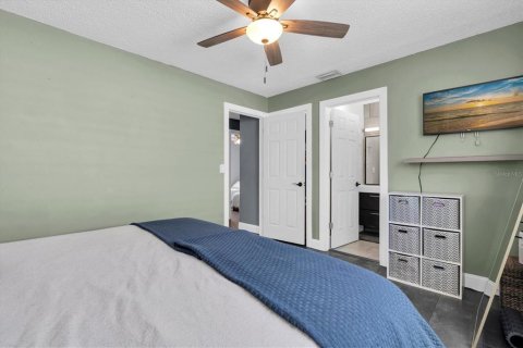 House in Seminole, Florida 4 bedrooms, 127.55 sq.m. № 2418532 - photo 16