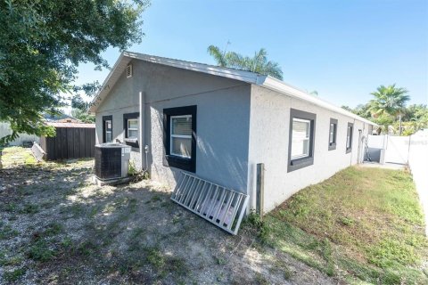 House in Seminole, Florida 4 bedrooms, 127.55 sq.m. № 2418532 - photo 30