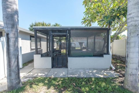 House in Seminole, Florida 4 bedrooms, 127.55 sq.m. № 2418532 - photo 26