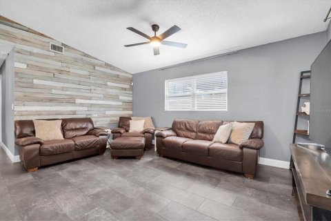 House in Seminole, Florida 4 bedrooms, 127.55 sq.m. № 2418532 - photo 5