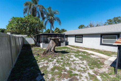 House in Seminole, Florida 4 bedrooms, 127.55 sq.m. № 2418532 - photo 29