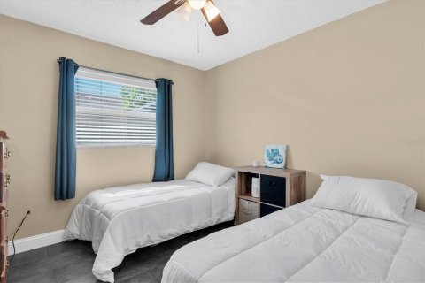 House in Seminole, Florida 4 bedrooms, 127.55 sq.m. № 2418532 - photo 18