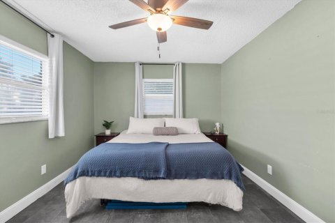 House in Seminole, Florida 4 bedrooms, 127.55 sq.m. № 2418532 - photo 15