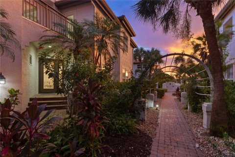 Townhouse in Tampa, Florida 3 bedrooms, 189.43 sq.m. № 1855824 - photo 4