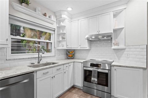 Townhouse in Tampa, Florida 3 bedrooms, 189.43 sq.m. № 1855824 - photo 23
